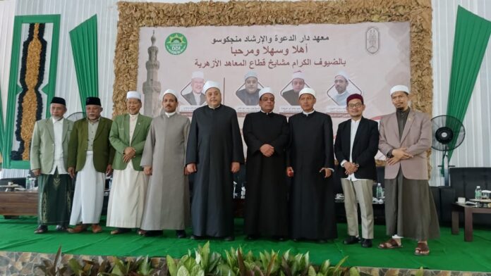 Foto bersama Pimpinan Ppondok dan Delegasi Universitas Al-Azhar Mesir.
